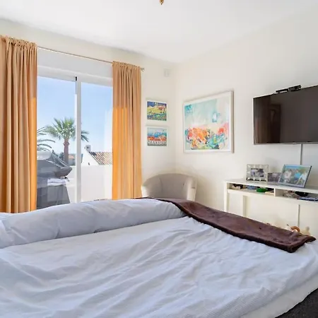 Apartment In Nueva Andalucia With An Amazing View